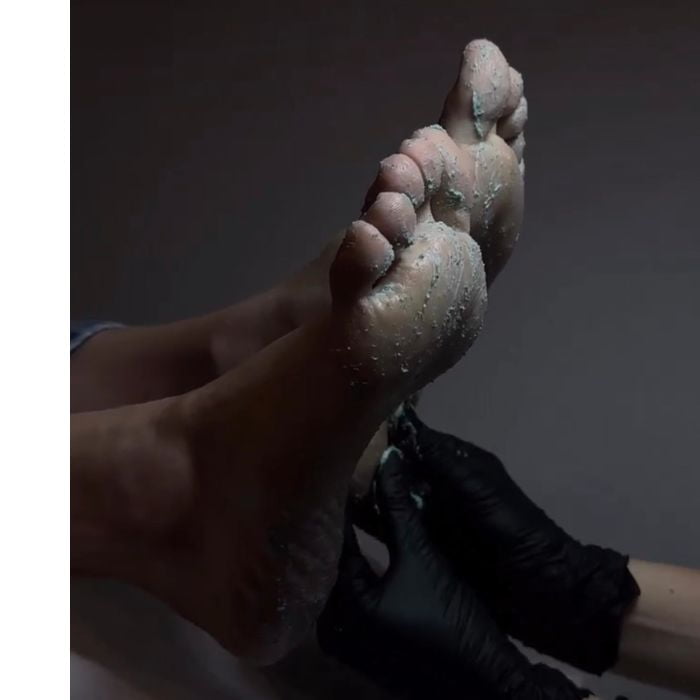 farmona nivelazione scrub piedi