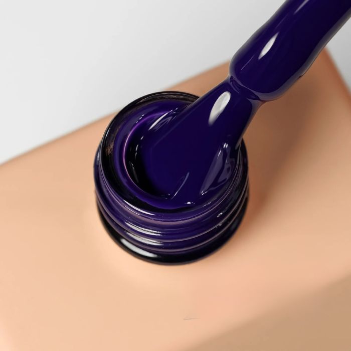 smalto semipermanente unghie viola blu scuro