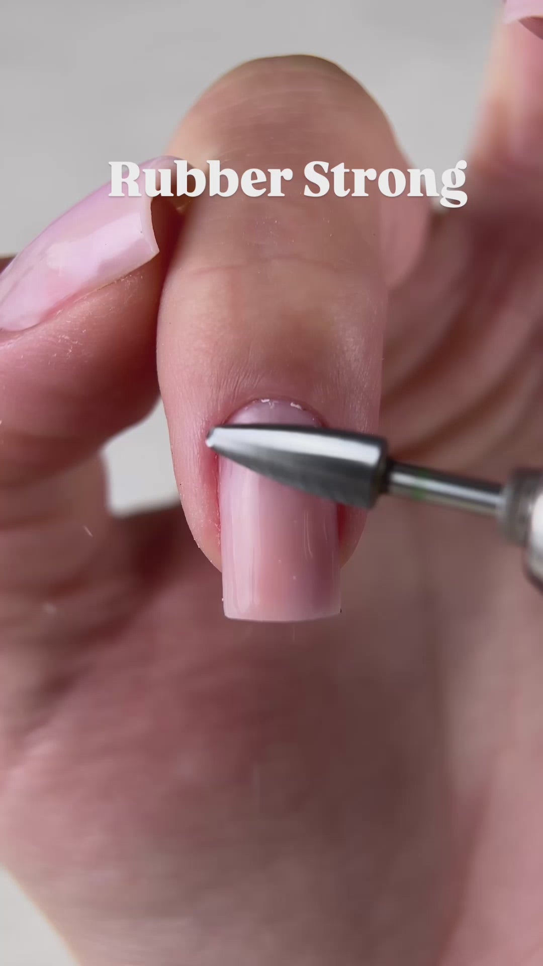 come rinforzare le unghie deboli con la base rubber 