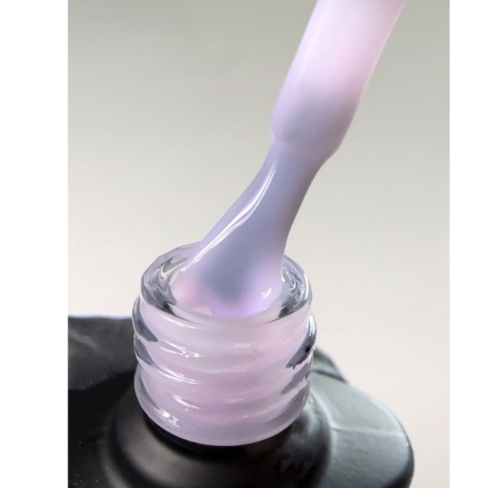 base smalto color lavanda per unghie